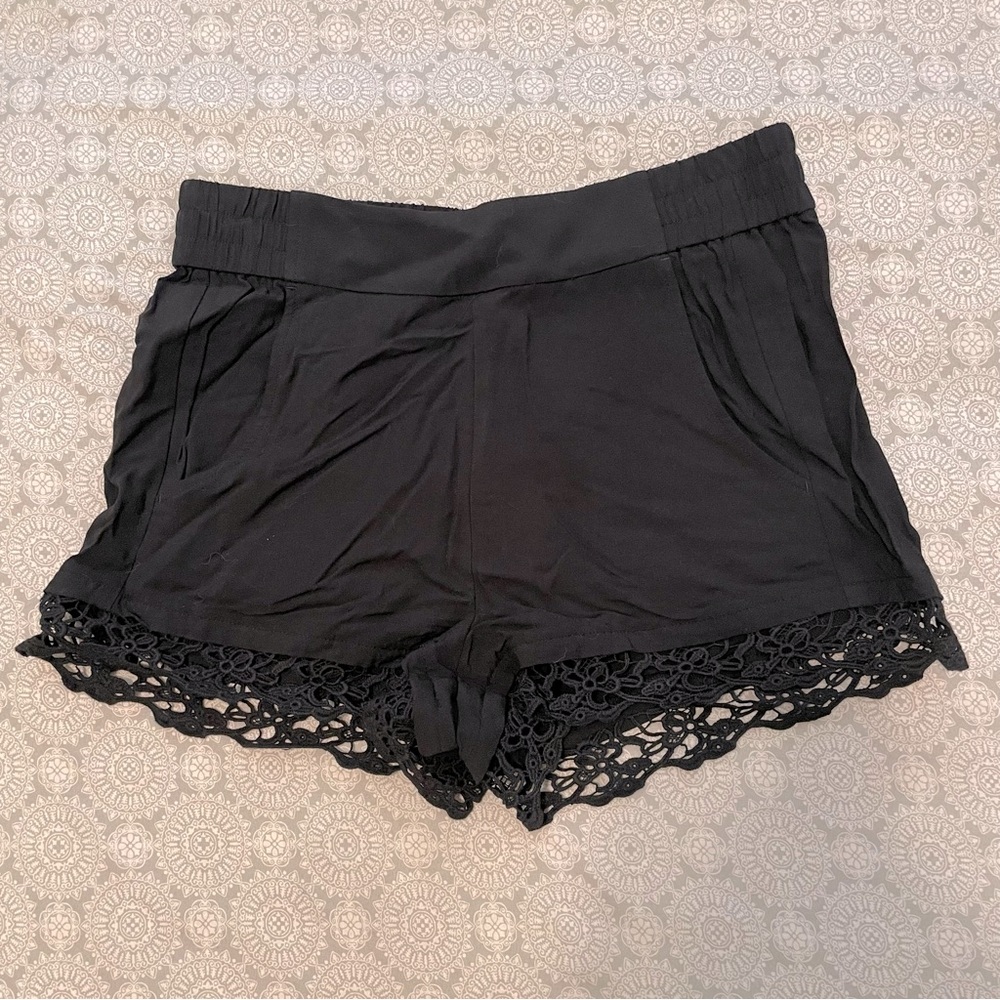 Express floral crochet shorts